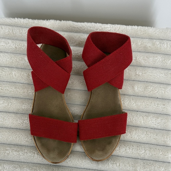 Charleston Peri Red Sandals size 7 - Picture 2 of 10